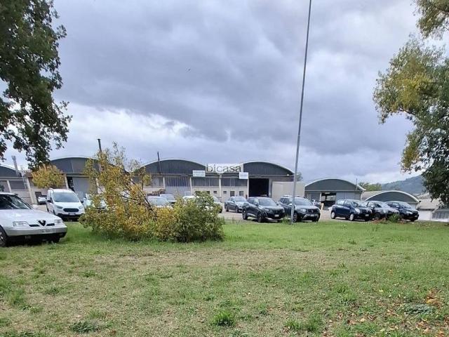 Locale Commerciale in vendita a Vallefoglia, Marche