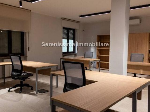 Locale Commerciale in vendita a Vallefoglia, Marche