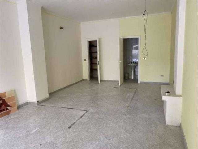 Locale Commerciale in vendita a Vallo Della Lucania, Campania
