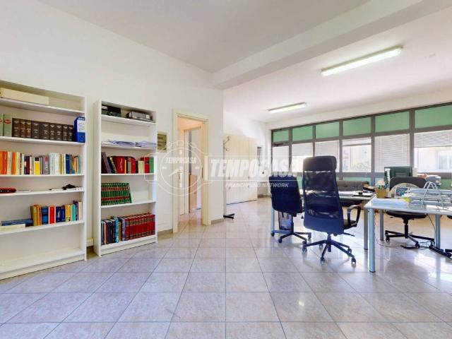 Locale Commerciale in vendita a Unione dei comuni Valli del Reno, Lavino e Samoggia, Reggio Emilia