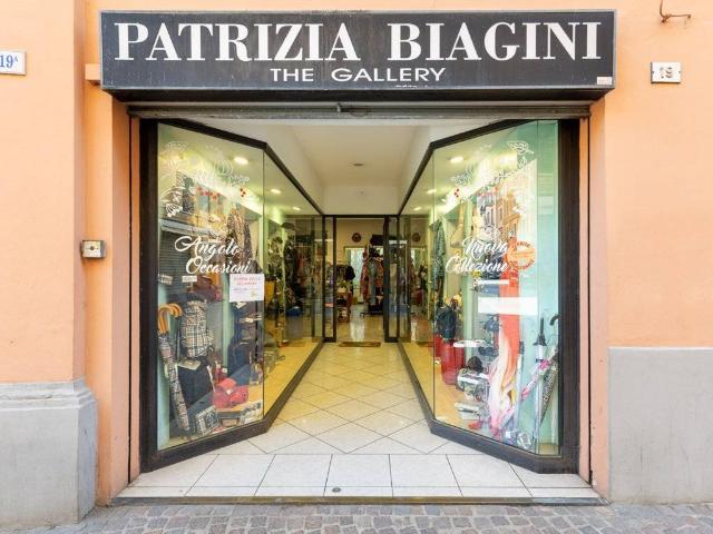 Locale Commerciale in vendita a Unione dei comuni Valli del Reno, Lavino e Samoggia, Bazzano