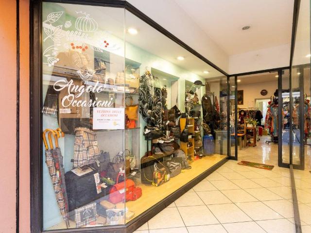 Locale Commerciale in vendita a Unione dei comuni Valli del Reno, Lavino e Samoggia, Bazzano