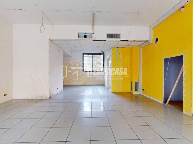 Locale Commerciale in vendita a Unione dei comuni Valli del Reno, Lavino e Samoggia, Reggio Emilia