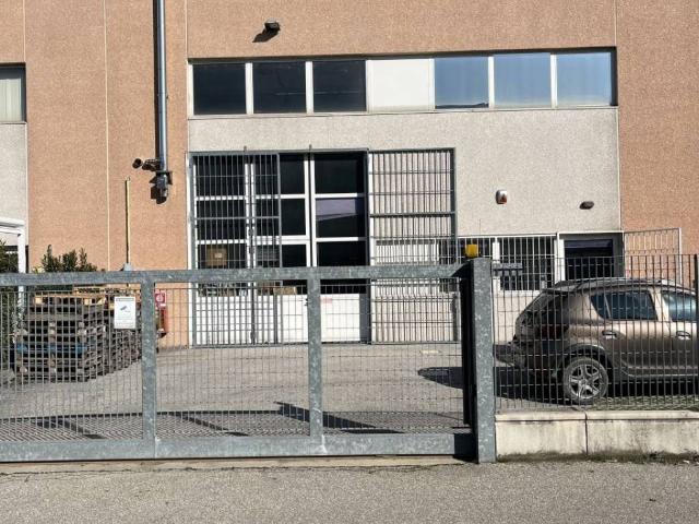 Locale Commerciale in vendita a Unione dei comuni Valli del Reno, Lavino e Samoggia, Reggio Emilia