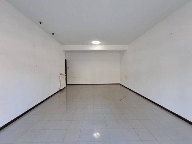 Locale Commerciale in vendita a Unione dei comuni Valli del Reno, Lavino e Samoggia, Reggio Emilia