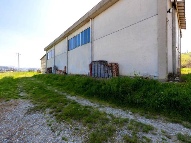Locale Commerciale in vendita a Unione dei comuni Valli del Reno, Lavino e Samoggia, Reggio Emilia