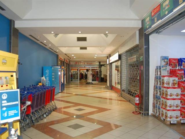 Locale Commerciale in vendita a Unione dei comuni Valli del Reno, Lavino e Samoggia, Bazzano
