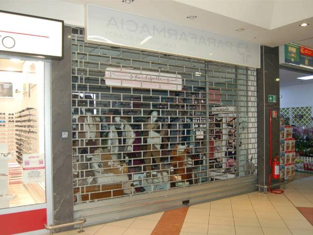 Locale Commerciale in vendita a Unione dei comuni Valli del Reno, Lavino e Samoggia, Bazzano