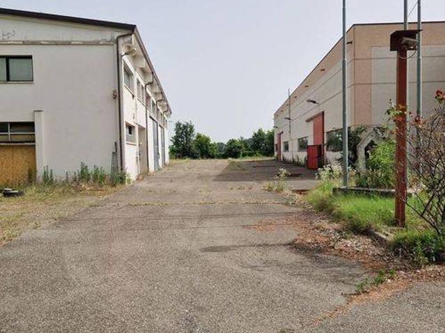 Locale Commerciale in vendita a Unione dei comuni Valli del Reno, Lavino e Samoggia, Pragatto