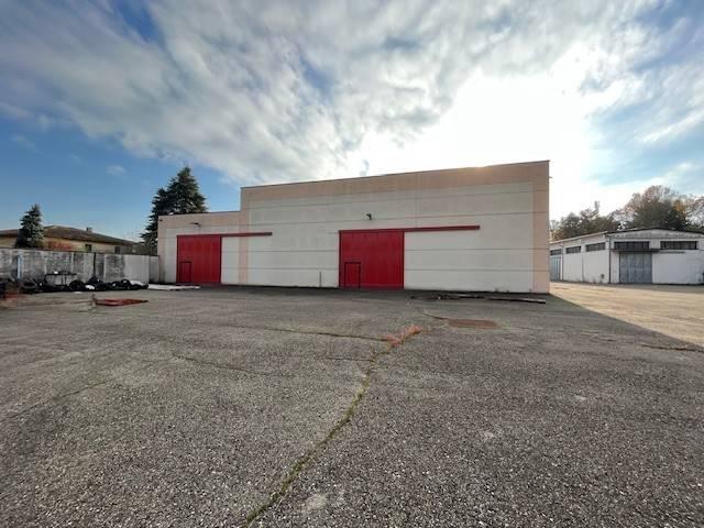 Locale Commerciale in vendita a Unione dei comuni Valli del Reno, Lavino e Samoggia, Pragatto