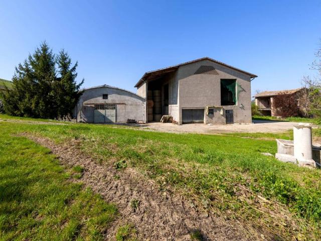 Locale Commerciale in vendita a Unione dei comuni Valli del Reno, Lavino e Samoggia, Reggio Emilia