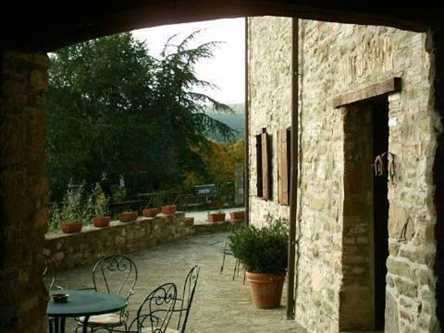 Locale Commerciale in vendita a Valtopina, Umbria