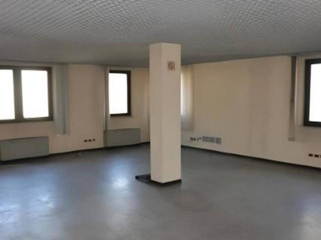 Locale Commerciale in vendita a Valvasone, Friuli-Venezia Giulia