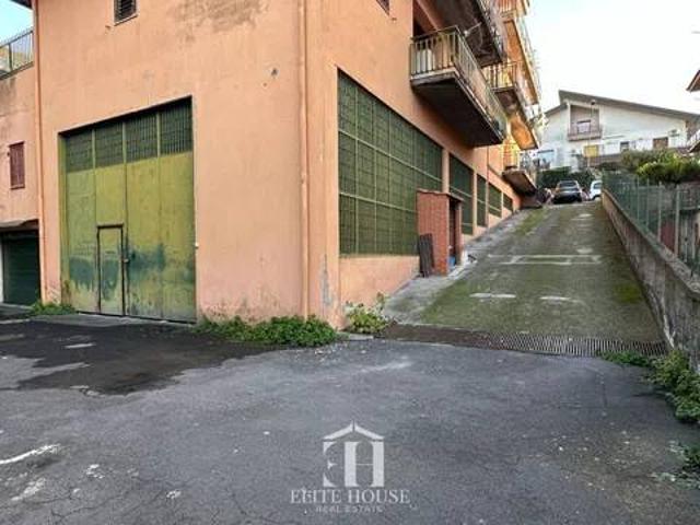 Locale Commerciale in vendita a Valverde, Sicilia