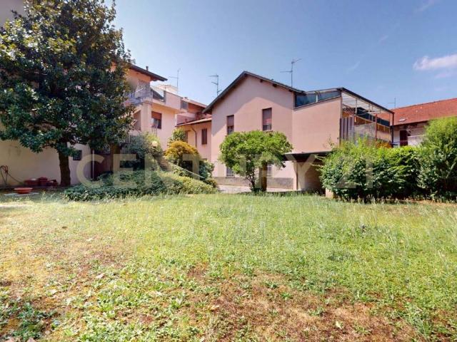 Locale Commerciale in vendita a Vanzago, Lombardia