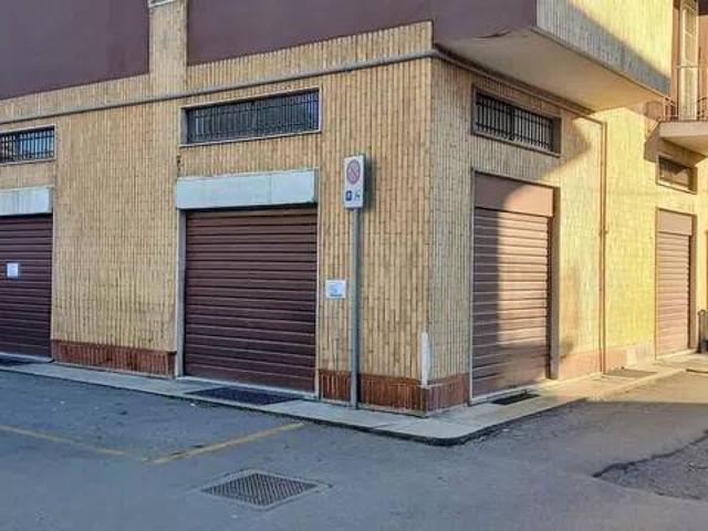 Locale Commerciale in vendita a Vaprio D'adda, Lombardia