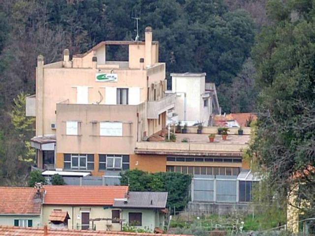 Locale Commerciale in vendita a Casanova, Varazze