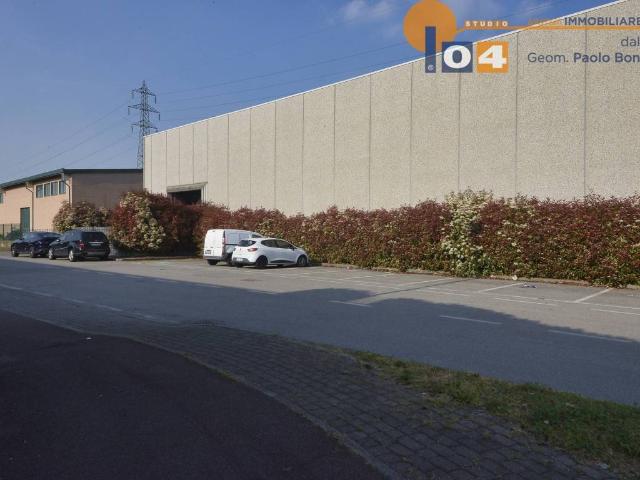 Locale Commerciale in vendita a Valera, Varedo