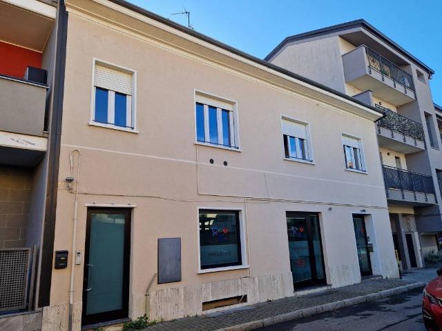 Locale Commerciale in vendita a Varedo, Monza e della Brianza