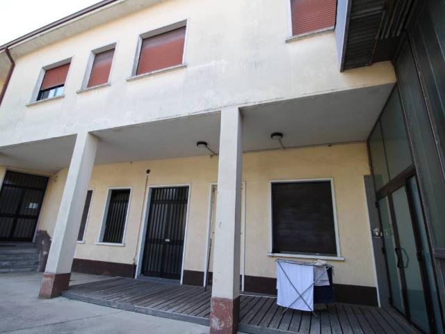 Locale Commerciale in vendita a Varedo, Monza e della Brianza