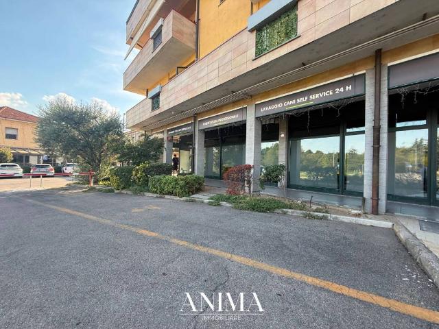 Locale Commerciale in vendita a Varedo, Monza e della Brianza