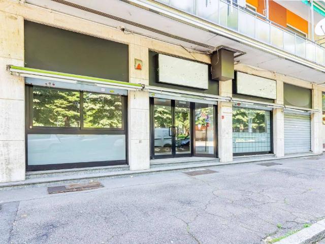 Locale Commerciale in vendita a Varedo, Lombardia