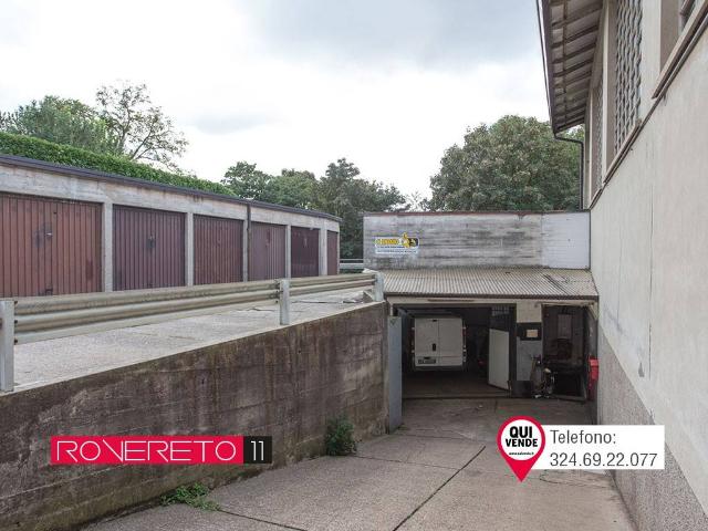 Locale Commerciale in vendita a Penasca, Varese