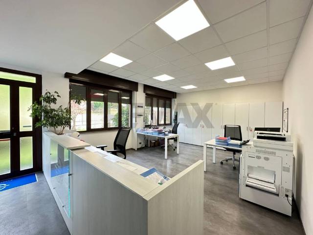 Locale Commerciale in vendita a Bustecche, Varese
