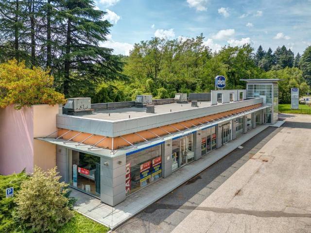 Locale Commerciale in vendita a Velate, Varese