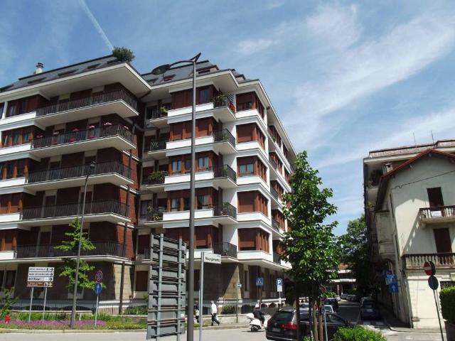 Locale Commerciale in vendita a Biumo Superiore, Varese