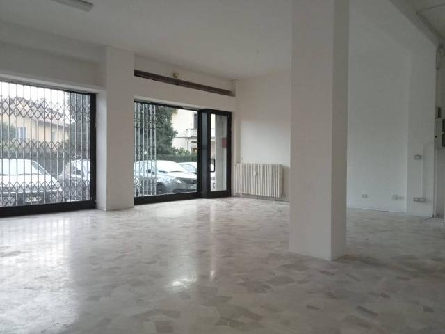Locale Commerciale in vendita a Belforte, Varese