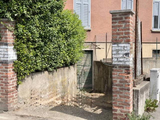 Locale Commerciale in vendita a Biumo Superiore, Varese