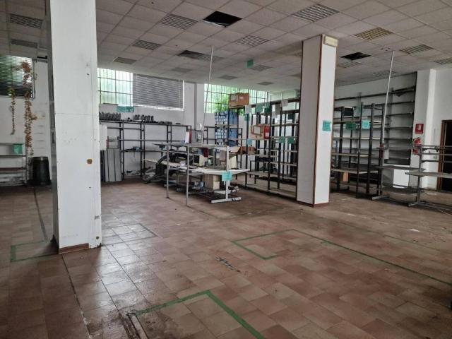 Locale Commerciale in vendita a Varese, Lombardia