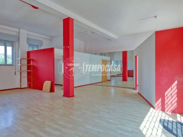 Locale Commerciale in vendita a Biumo Superiore, Varese