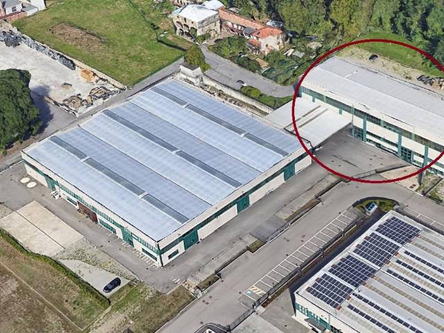 Locale Commerciale in vendita a Valle Olona, Varese
