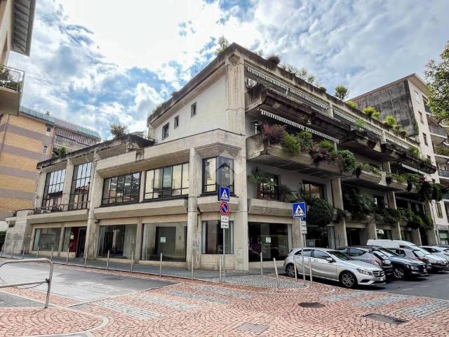 Locale Commerciale in vendita a Biumo Superiore, Varese