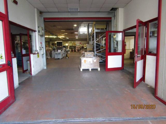 Locale Commerciale in vendita a Bustecche, Varese