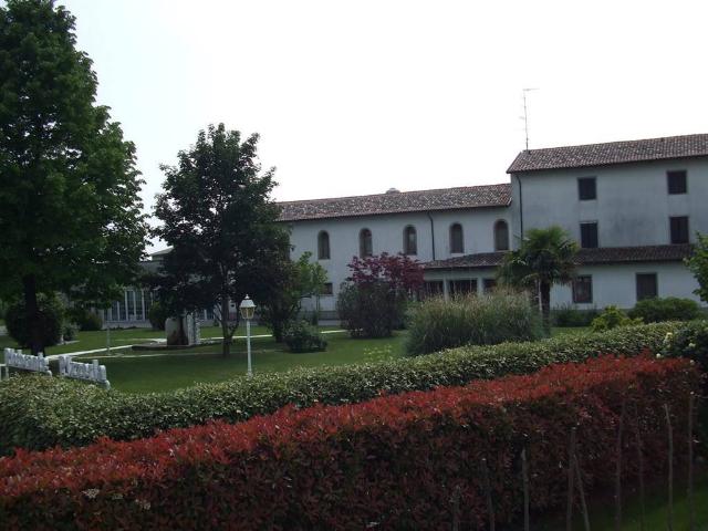 Locale Commerciale in vendita a Varmo, Friuli-Venezia Giulia