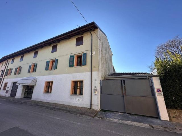 Locale Commerciale in vendita a Varmo, Friuli-Venezia Giulia