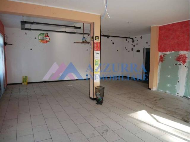 Locale Commerciale in vendita a Villaggio S.I.V., Vasto