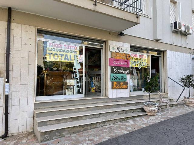 Locale Commerciale in vendita a Vasto, Abruzzo