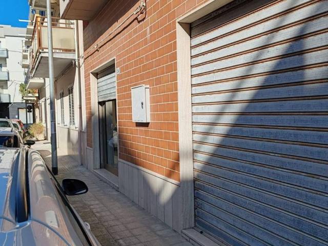Locale Commerciale in vendita a Termoli, Molise