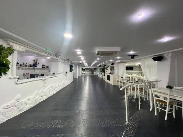 Locale Commerciale in vendita a Vasto, Abruzzo