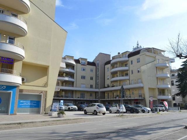 Locale Commerciale in vendita a Centro Storico, Vasto