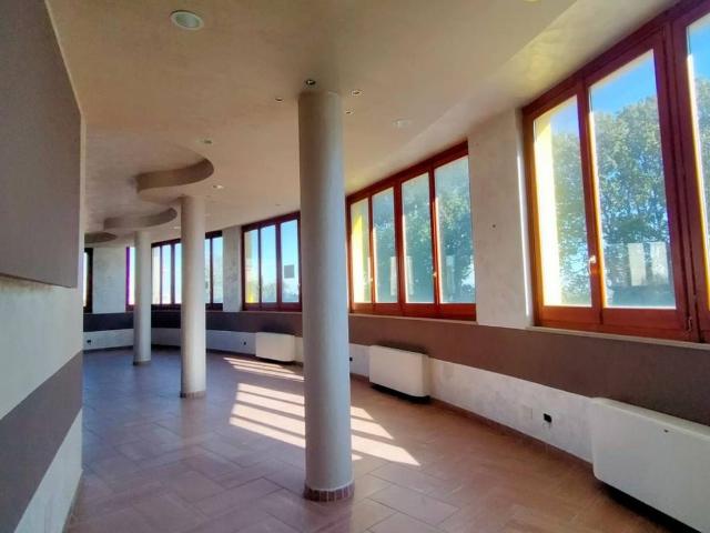 Locale Commerciale in vendita a Sant'Antonio Abate, Vasto