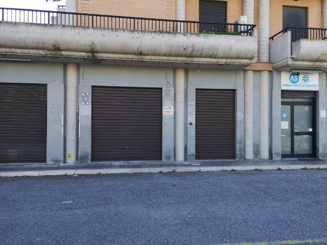 Locale Commerciale in vendita a Vasto, Abruzzo