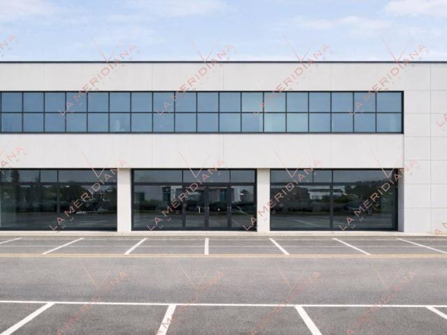 Locale Commerciale in vendita a Vedelago, Veneto