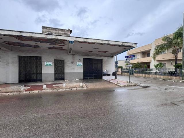 Locale Commerciale in vendita a Puglia, Lecce