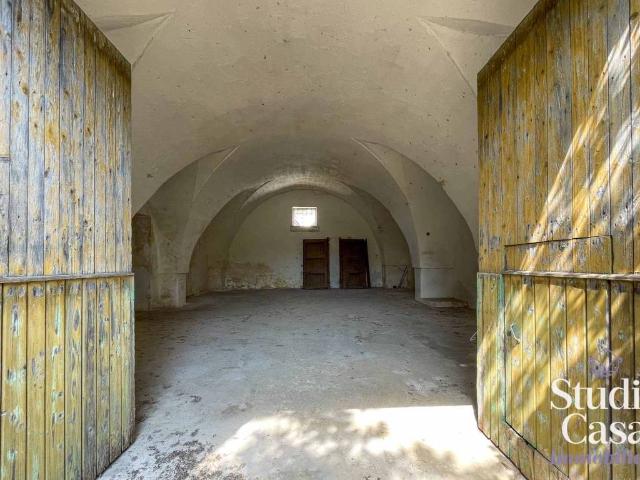 Locale Commerciale in vendita a Puglia, Lecce