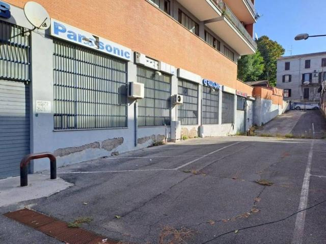 Locale Commerciale in vendita a Roma Capitale, Lazio